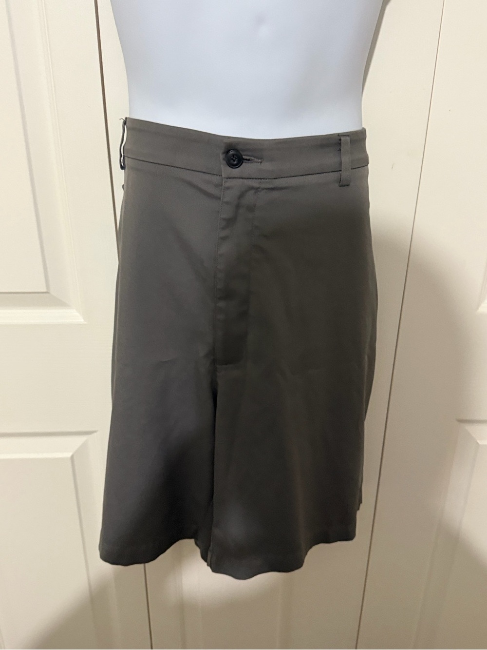 Men's Classic Gray Golf Shorts 44b